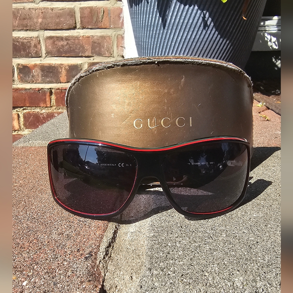 Gucci Vintage Black and Red Sunglasses Men